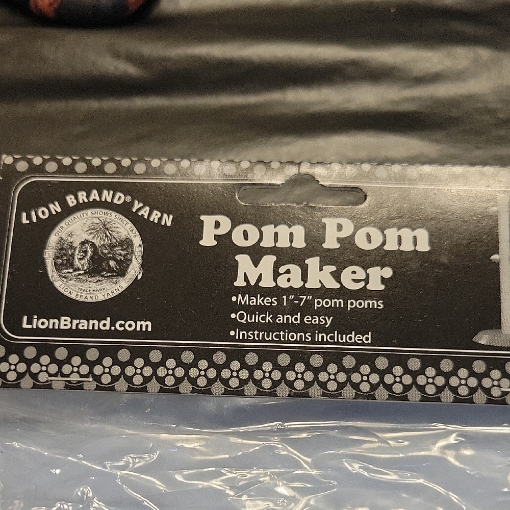 Lion Brand Pom Pom Maker